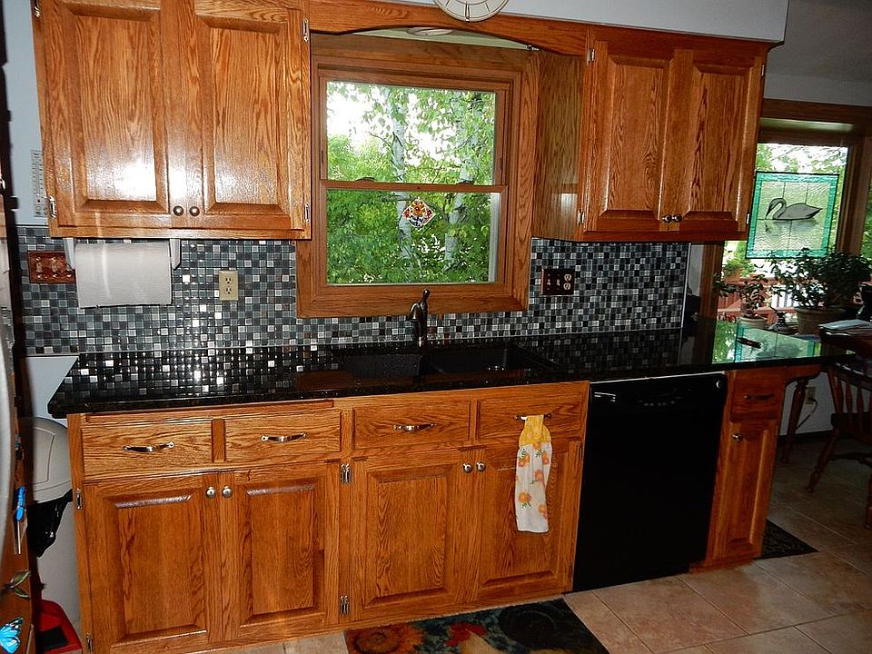 Kitchen granite and tile