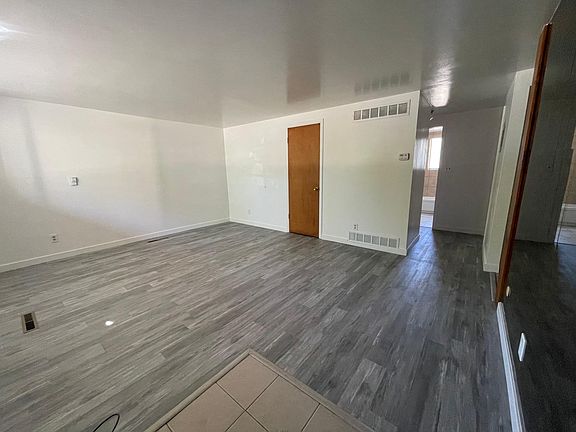 2nd image of 829 E Stratford Ave #1