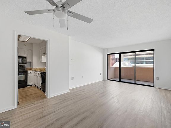 3rd image of 1301 N Courthouse Rd APT 1205