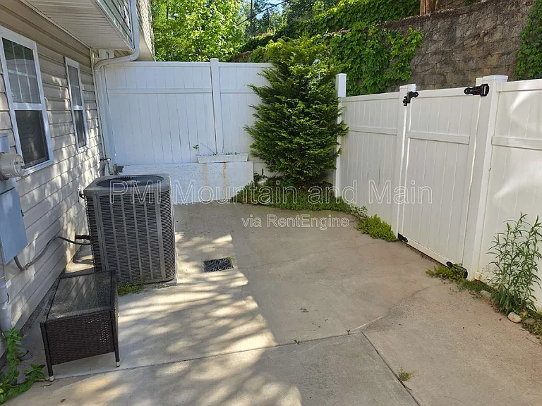 25 Barnett Shoals Dr — Photo 11