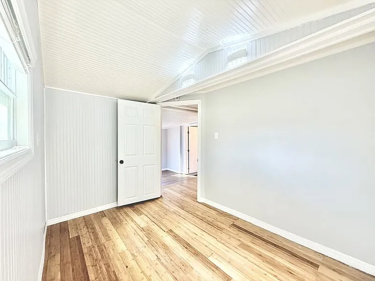 713 Smith St — Photo 37