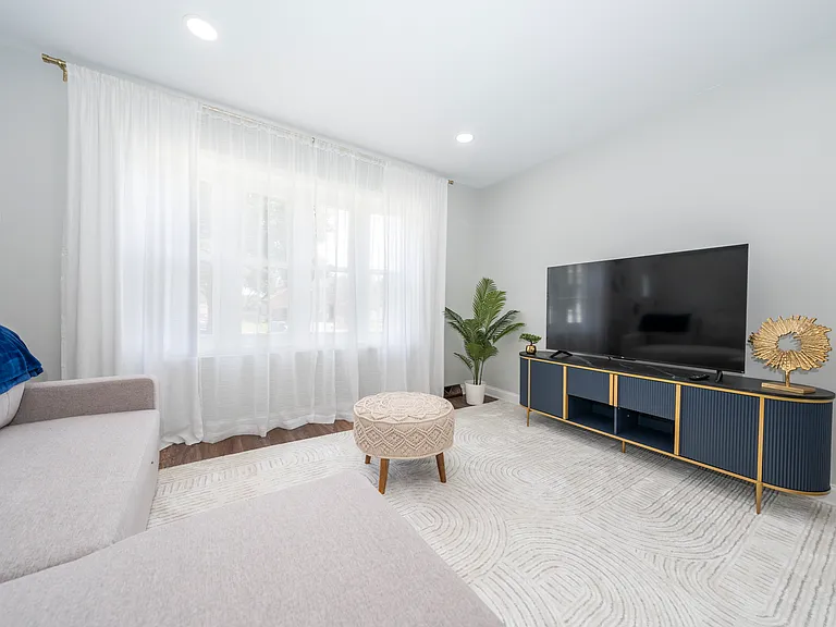 788 N Emroy Ave — Photo 3