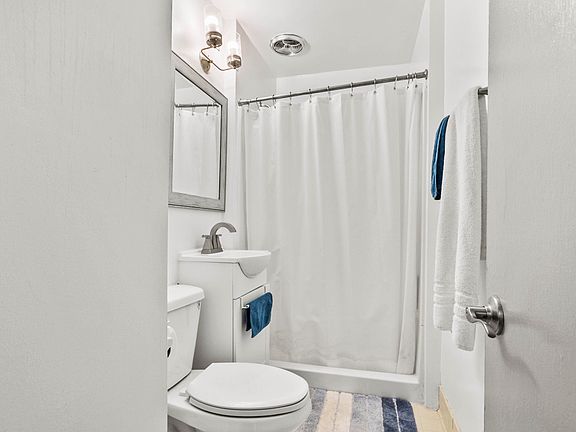 5th image of 2411 Blossom St #1