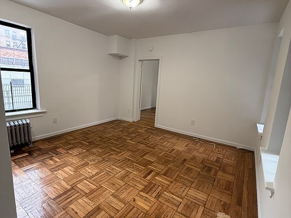 5th image of 2079-2085 Morris Ave #1
