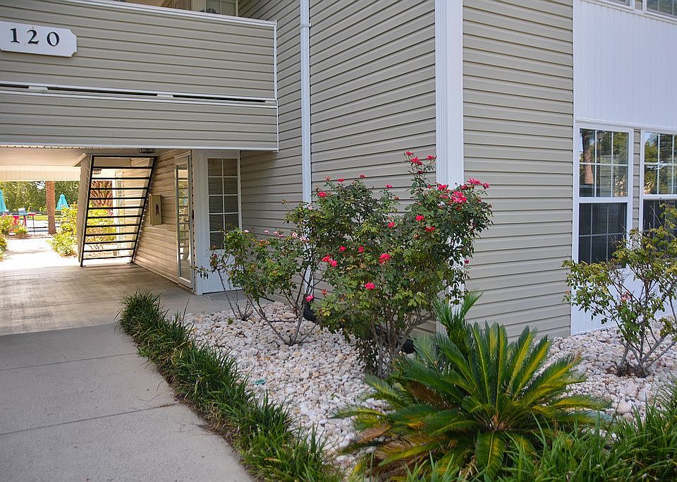 1st image of 120 Spanish Oak Ct APT C