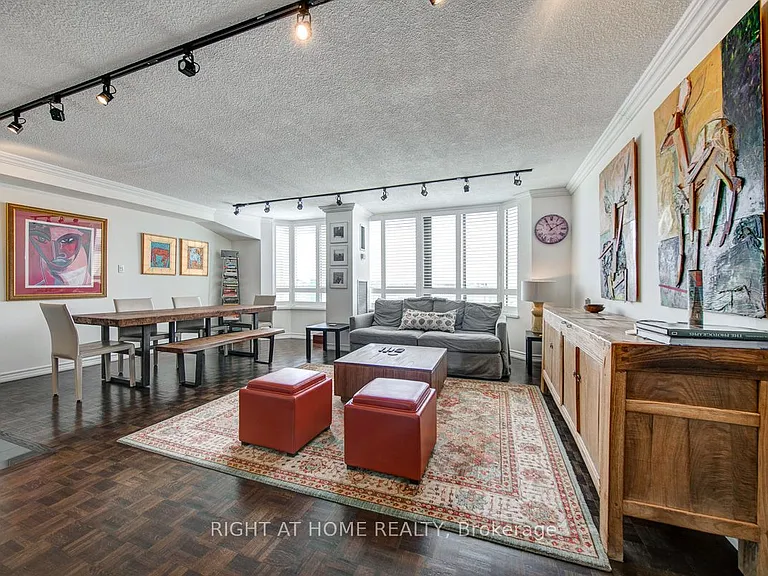 280 Simcoe St #1405 — Photo 2