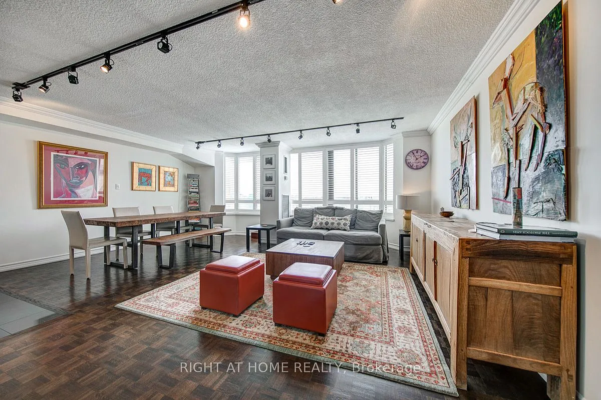 Building Photo - 280 Simcoe St #1405