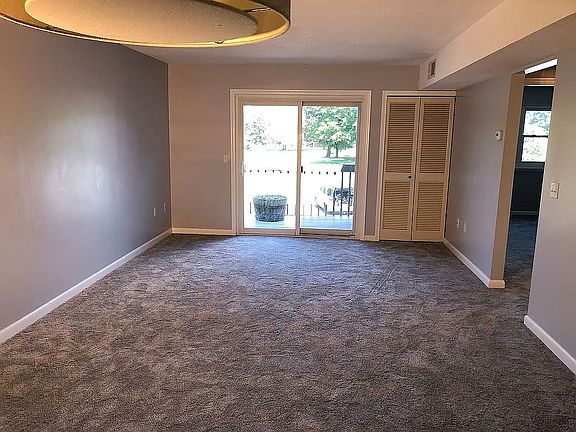 3rd image of 912 Twin Circle Dr