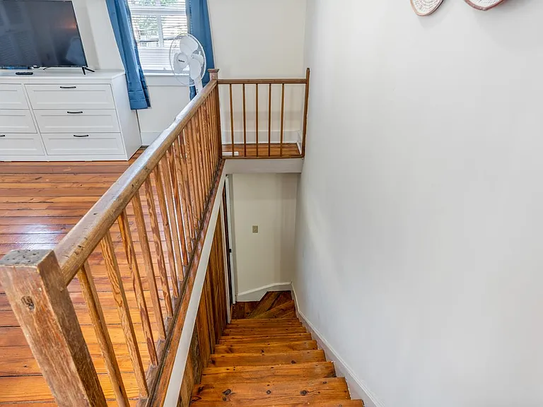 102 Lewis St — Photo 9