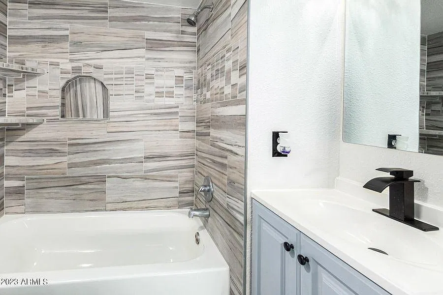 3 bed, 1106 sqft, $1,975 — Photo 3