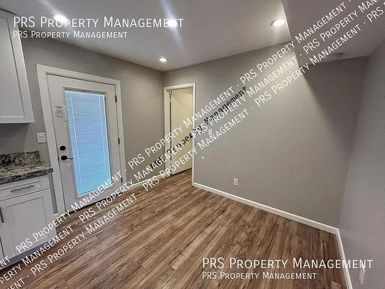 2207 W Monroe St — Photo 15