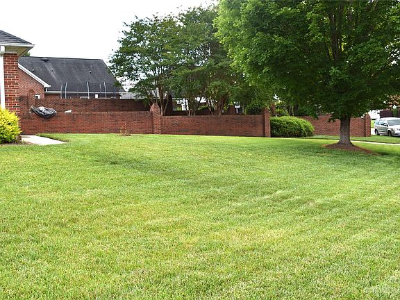 3rd image of 2112 Water Oak Ln
