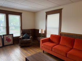 403 Lincoln Way W