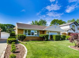 7245 W Greenleaf St, Niles, IL 60714