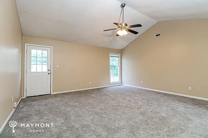 306 Gippy Dr — Photo 2