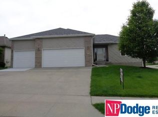 16573 Rosewood St, Omaha, NE 68136