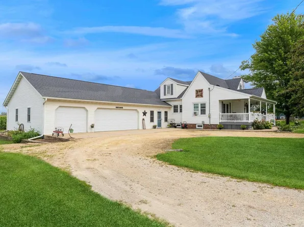 304 Clinton St, Calamus, IA 52729