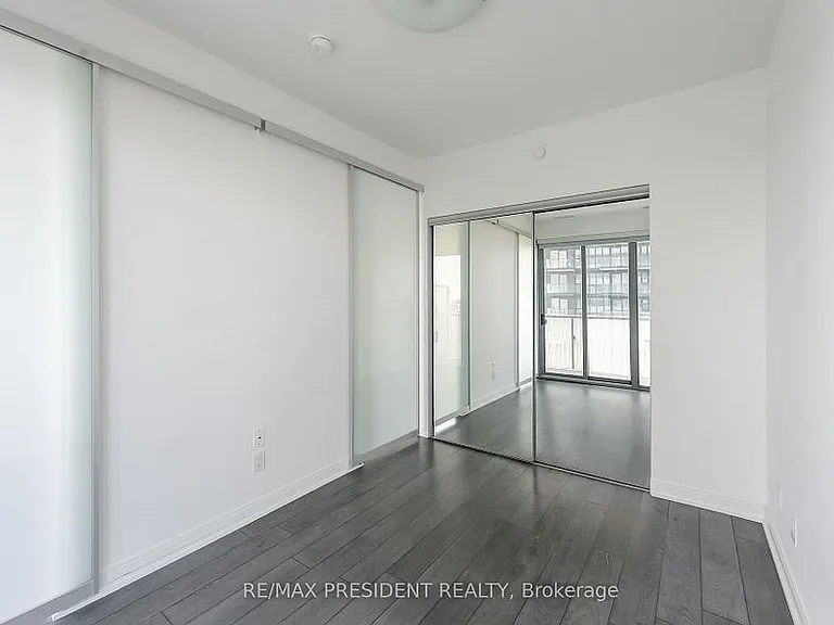 50 Charles St E #2715 — Photo 37