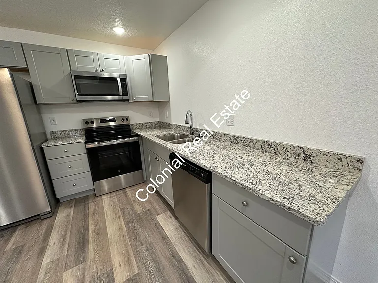 2514 E 14th St — Photo 5