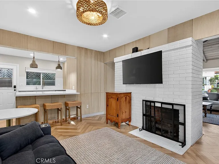 225 Iris Ave — Photo 10