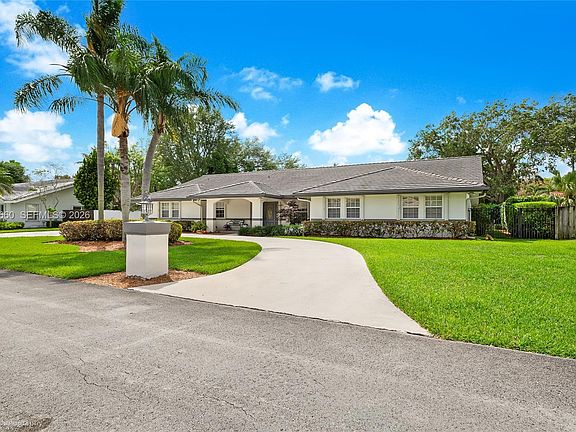 3rd image of 10422 SW 121st St