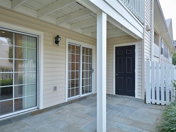 2nd image of 10207B Ashbrooke Ct