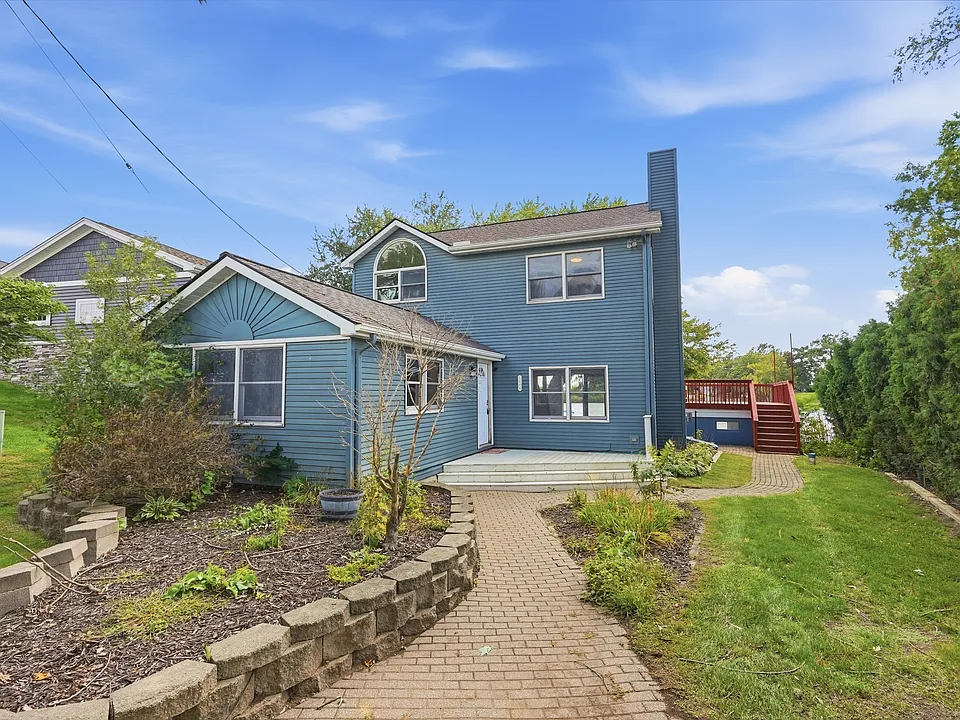8488 Woodland Shore Dr