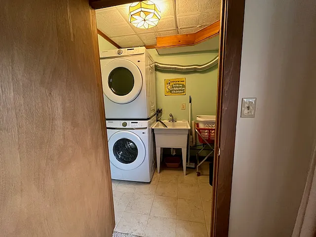 11 Oceanside Ave W — Photo 17