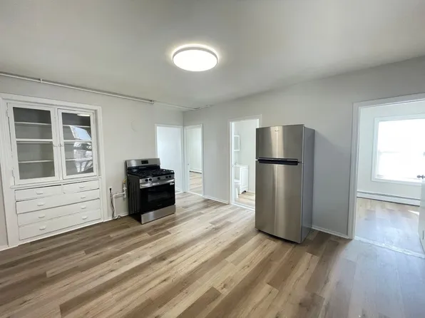 118 Beech St APT 3, Manchester, NH 03103