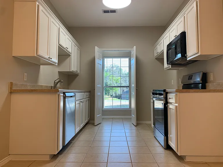 103 Lindas Creek Ln — Photo 8