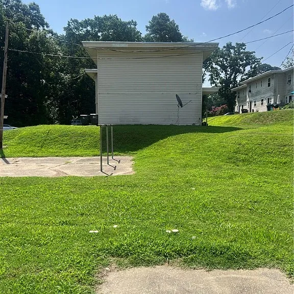 605 Monticello Dr — Photo 6