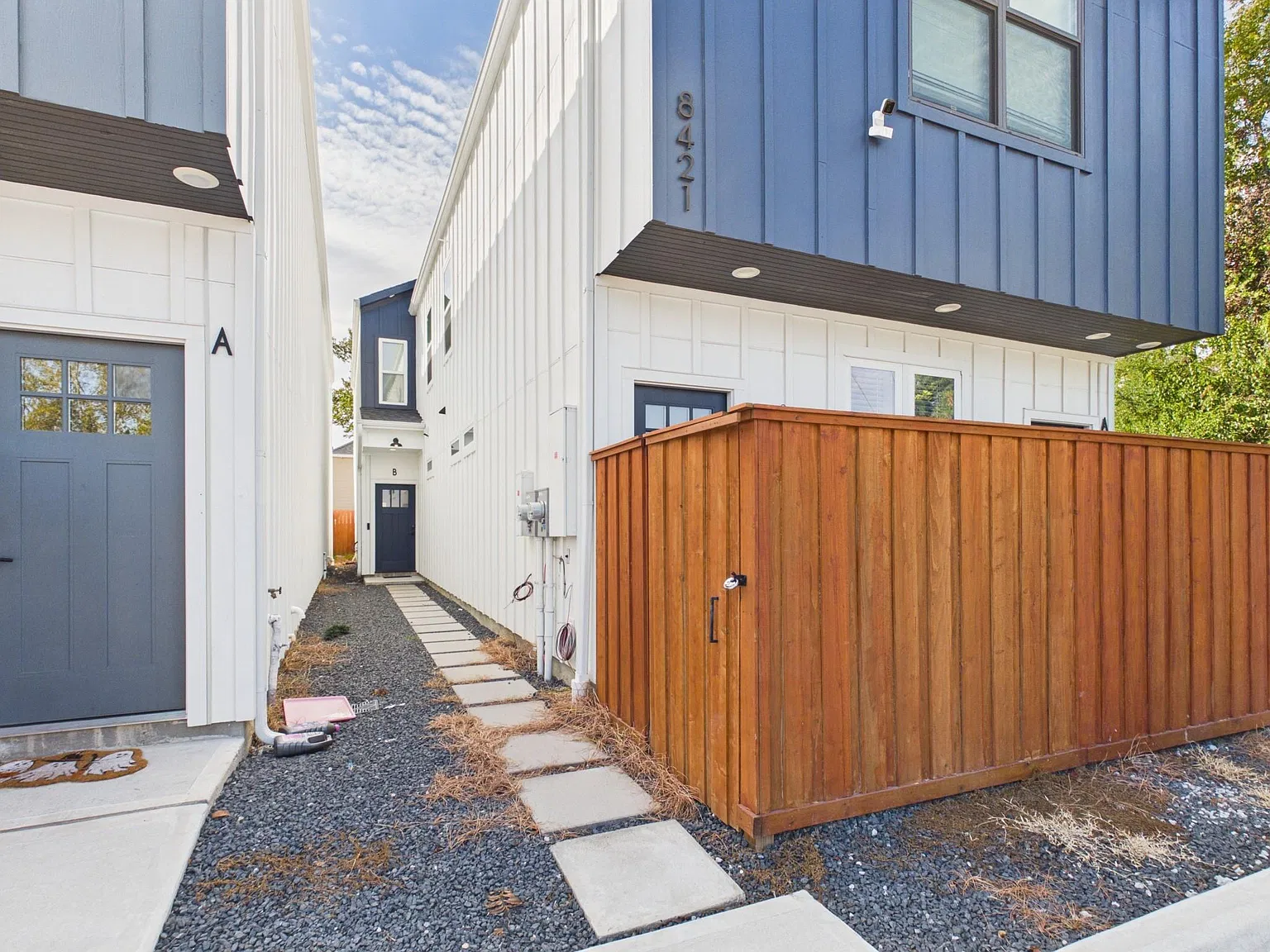 2 bed, 2.5 bath, 1258 sqft, $1,725 — Photo 2