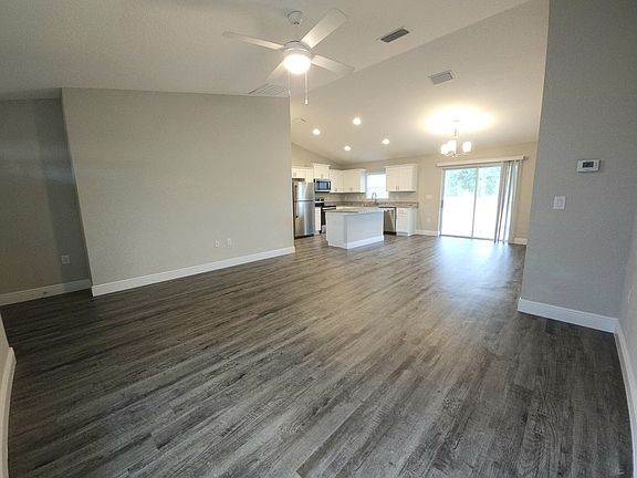 4th image of 2 Oak Run Pl