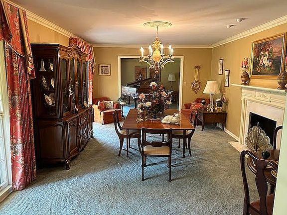 3rd image of 310 Pinewood Dr