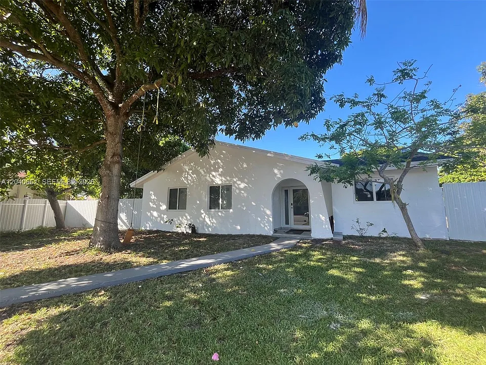 16805 SW 109th Ct