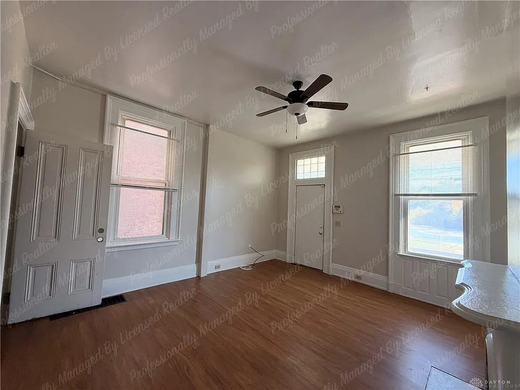 5 bed, 2.0 bath, 2381 sqft, $1,900 — Photo 4