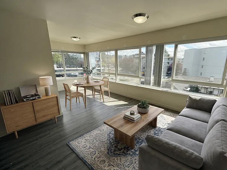Russell/Central Park in the Heart of Ballard — Photo 132