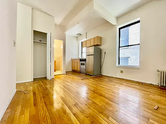 Rented by HOLTON REAL ESTATE INC. | media 12