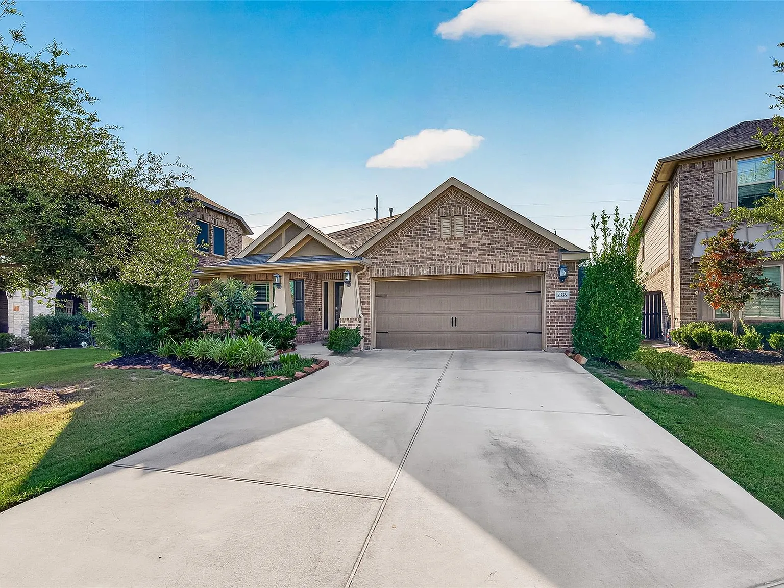 3 bed, 2.0 bath, 2029 sqft, $2,500 — Photo 1
