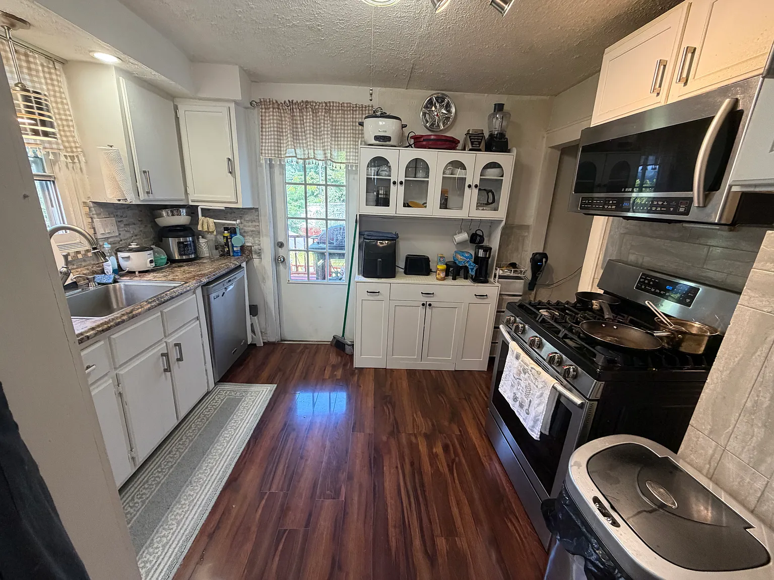 3 bed, 2078 sqft, $1,800 — Photo 3
