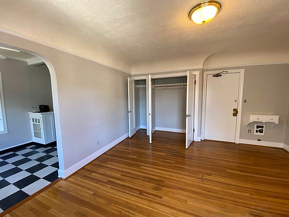 3rd image of 3334 SE Hawthorne Blvd APT 301