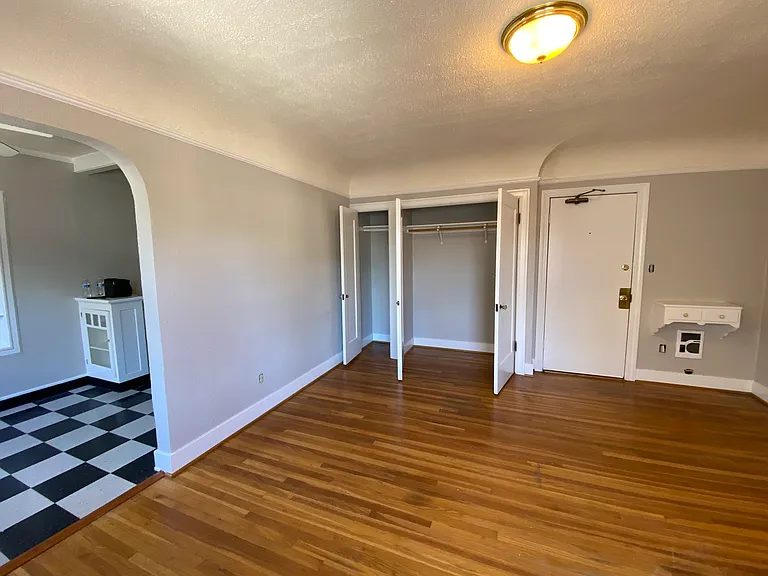 3334 SE Hawthorne Blvd #301 — Photo 3
