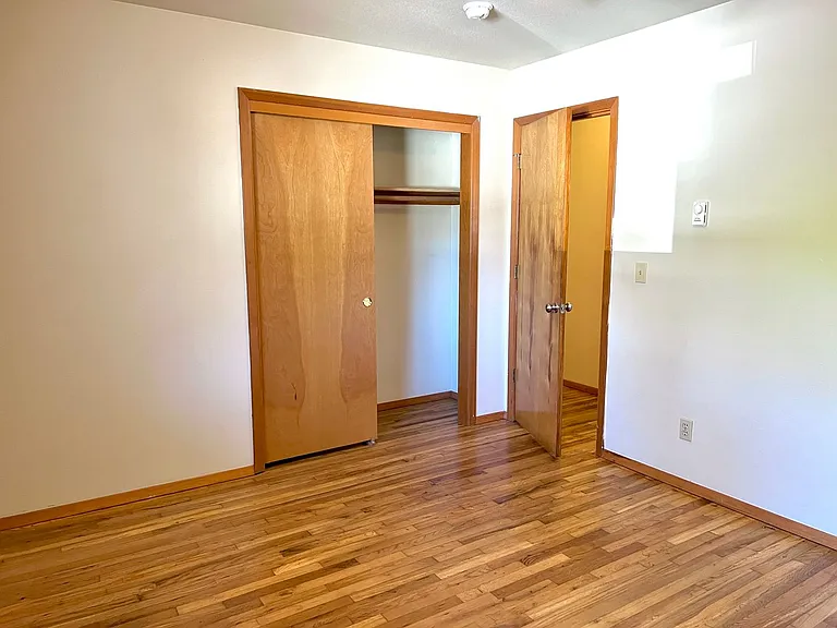 300 Lincoln St — Photo 10