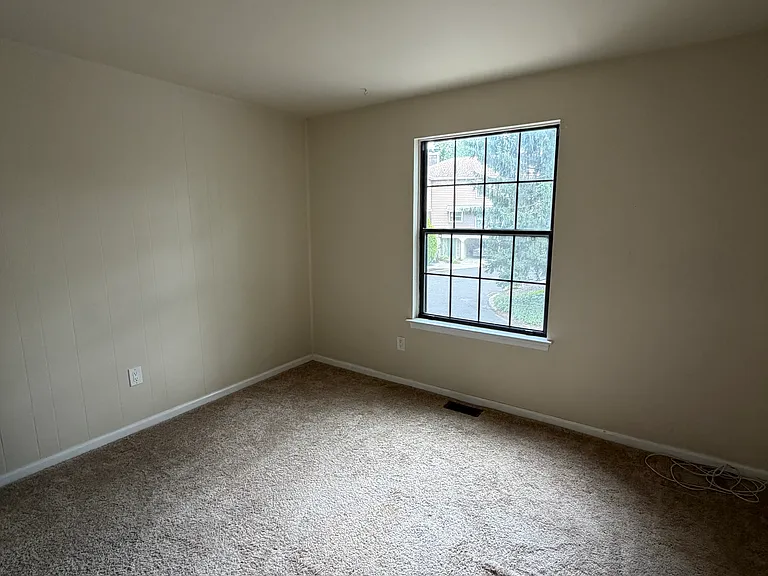 114 Kings Croft — Photo 8