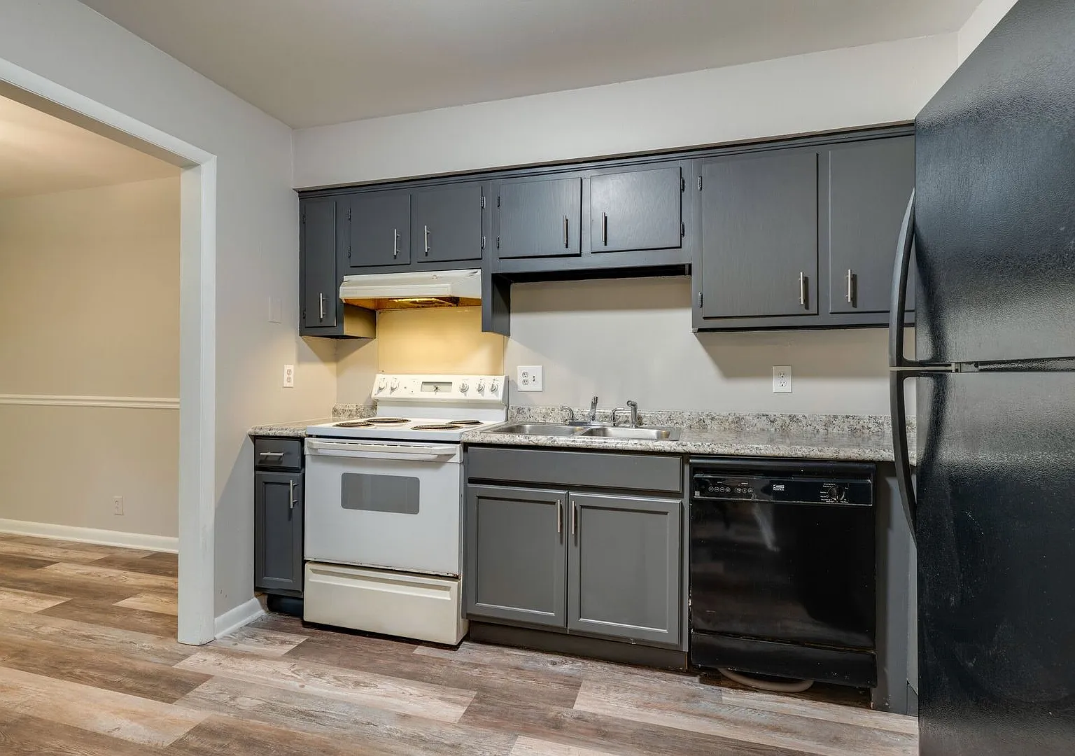 Updated ground floor unit across from Madison Park — Photo 3