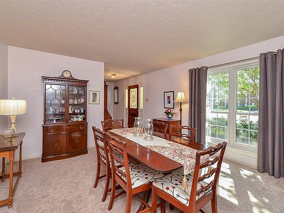 3rd image of 16210 Garden Hill Ln