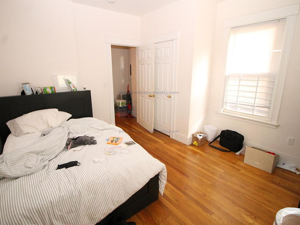 2nd image of 11 Saint Lukes Rd #L1