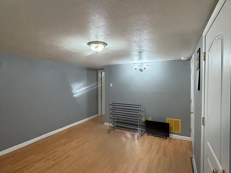 1008 Circle Dr — Photo 2