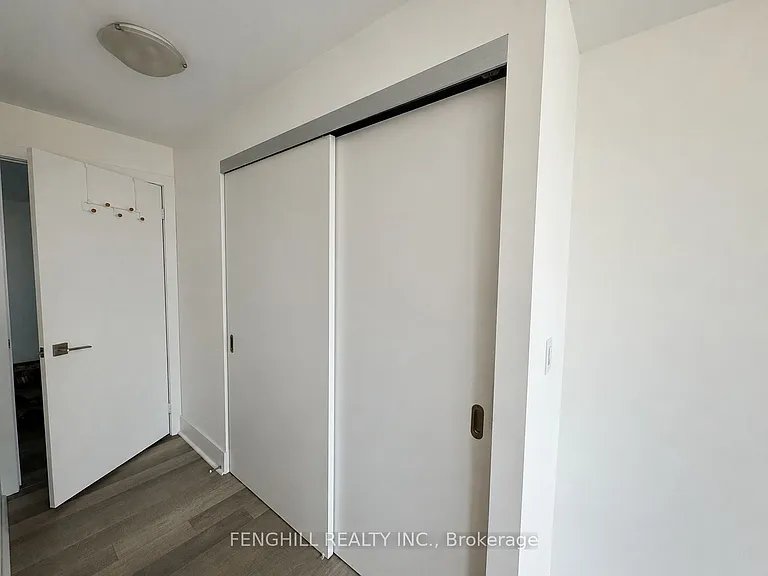 32 Davenport Rd #1108 — Photo 10