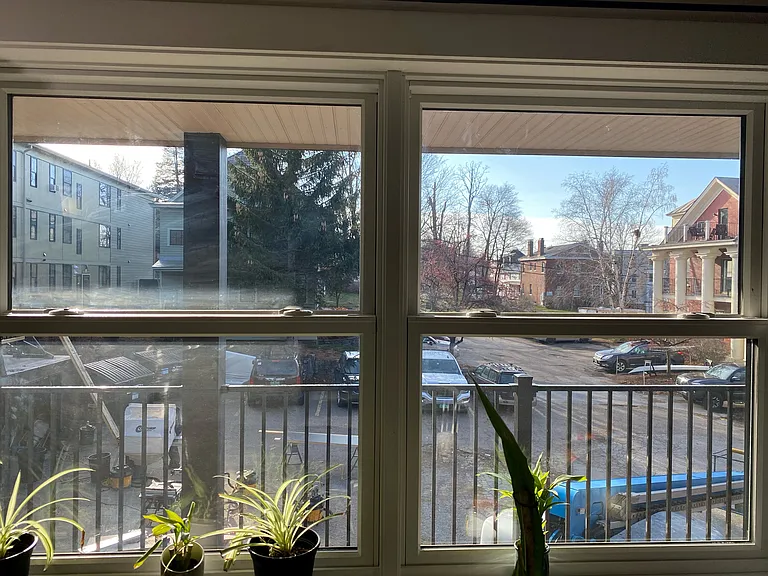 328 College St — Photo 43
